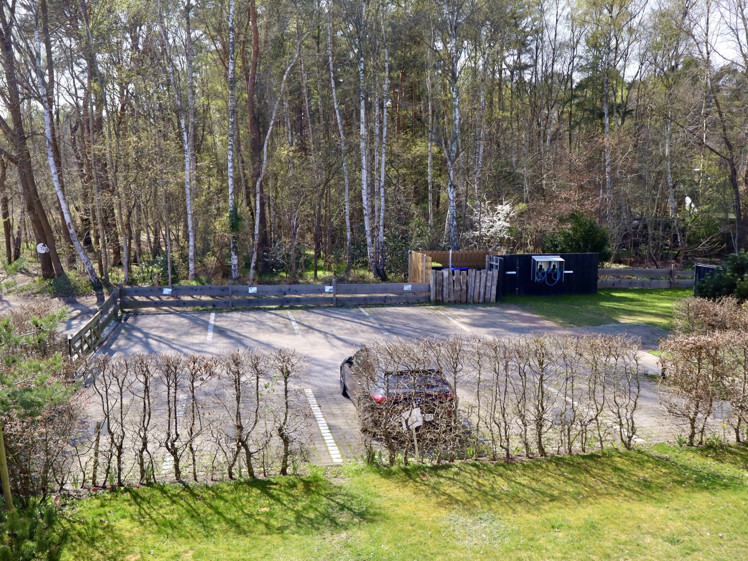 Psrkplatz mit E-Ladesäule